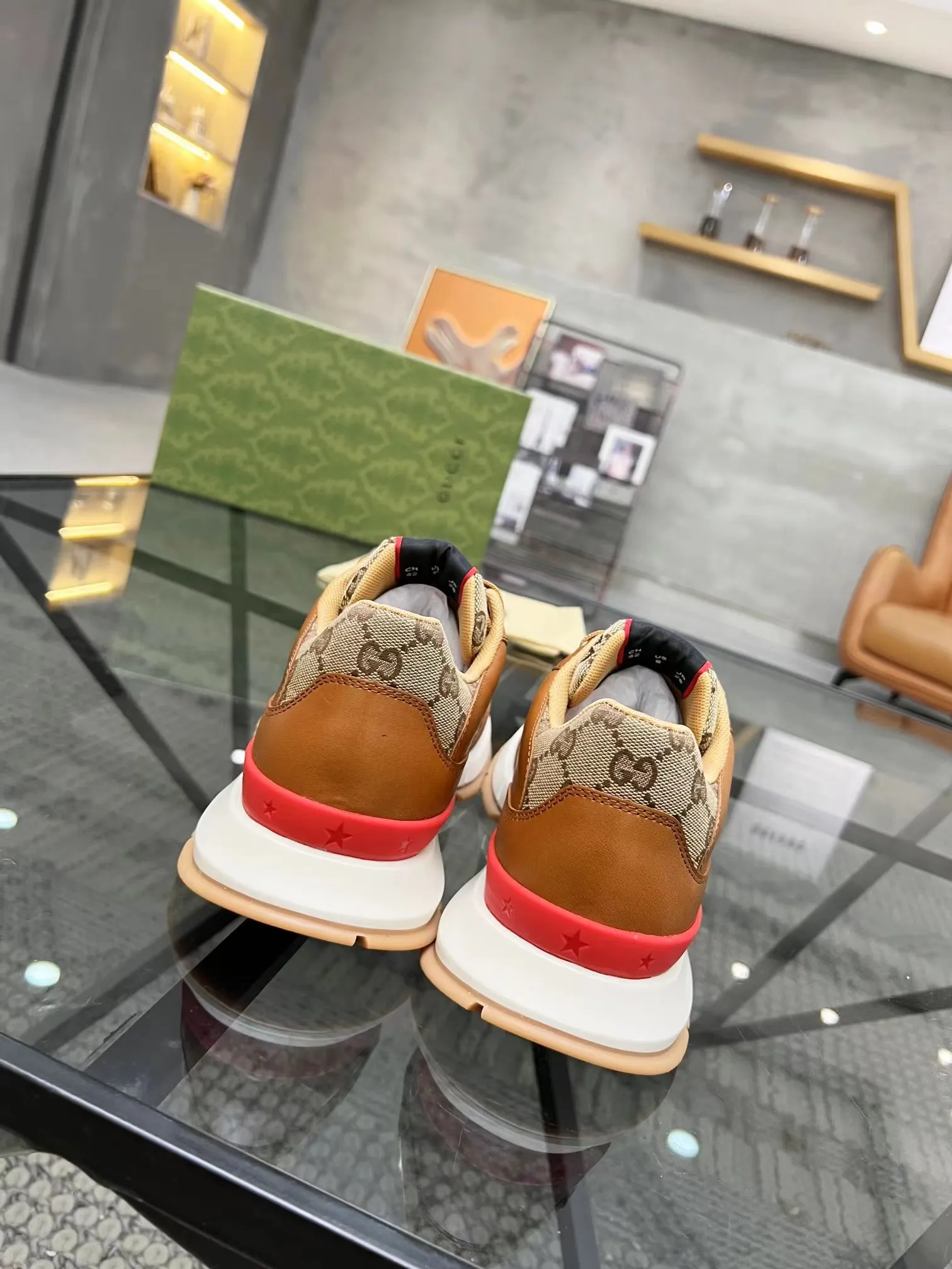 Men's Men's Shoes 💰440 [New Style] 🎍🎍New Style Gucci - Men's Shoes GUCCI [Lightning] The latest shoes are shipped. Original quality, fashionable, made of special materials, sheepskin lining, brand new packaging. The foot feels super comfortable and the workmanship is impeccable. Size: 38-45